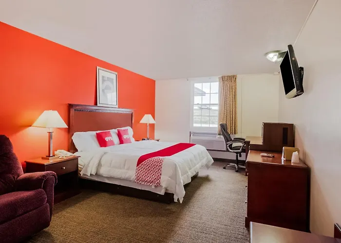 Oyo East Peoria I-74 Hotel