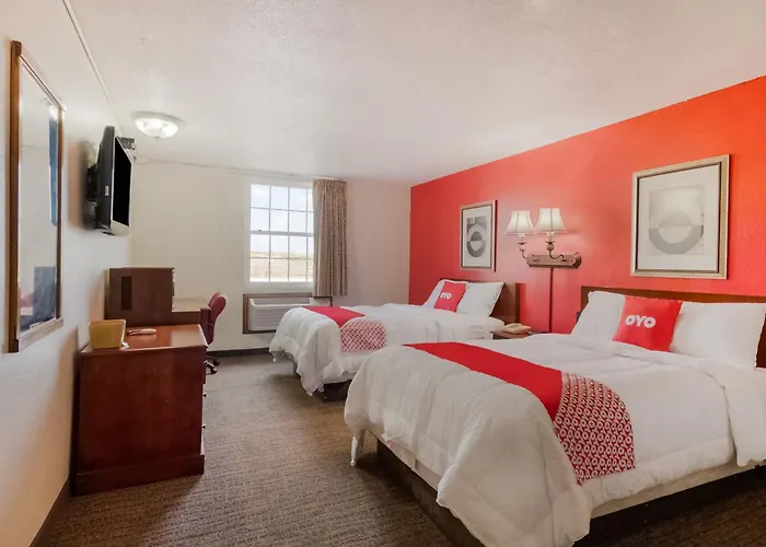 Oyo East Peoria I-74 Hotel