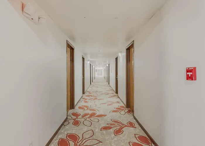Oyo East Peoria I-74 Hotel