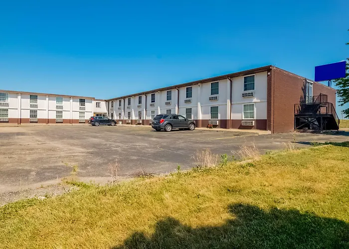 Oyo East Peoria I-74 Hotel