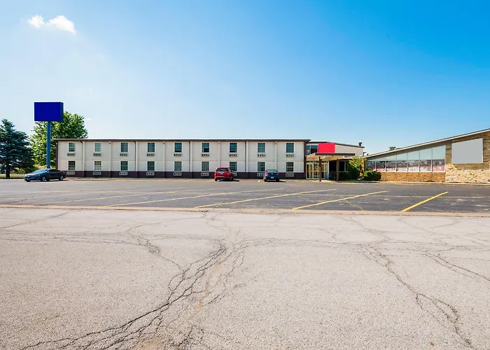 Oyo East Peoria I-74 Hotel