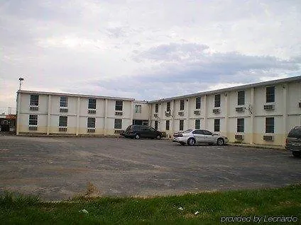 Oyo East Peoria I-74 2*